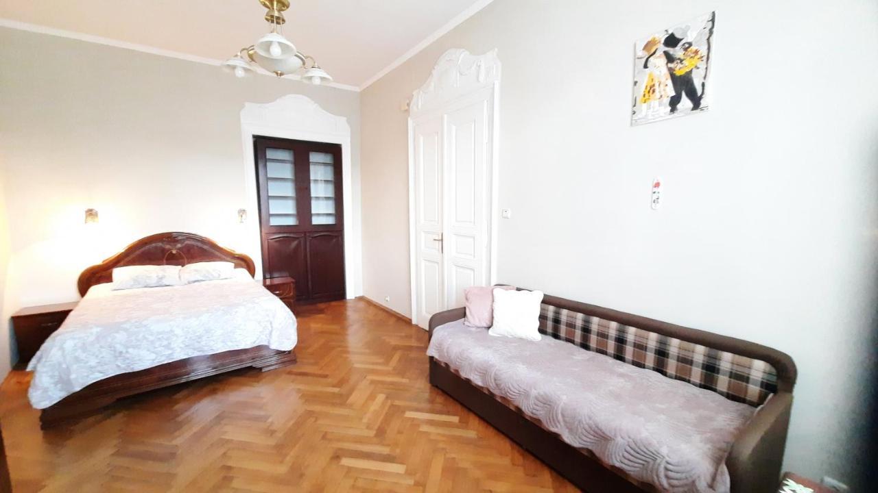 Apartments City Lviv Bagian luar foto