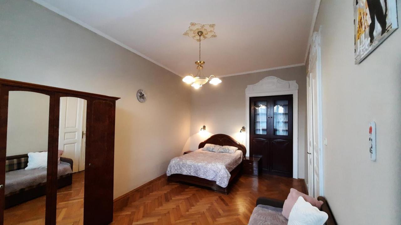Apartments City Lviv Bagian luar foto