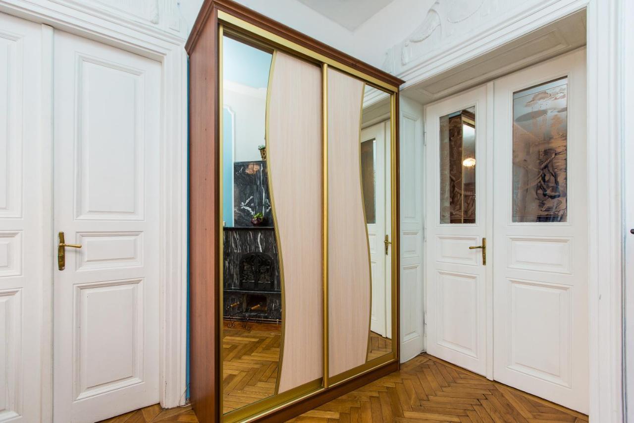 Apartments City Lviv Bagian luar foto